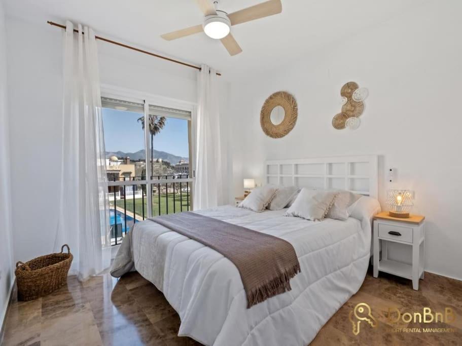 Apartamento Cerca De La Playa En Las Lagunas De Mijas フエンヒロラ エクステリア 写真