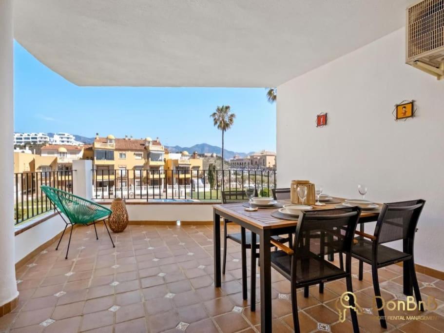 Apartamento Cerca De La Playa En Las Lagunas De Mijas フエンヒロラ エクステリア 写真