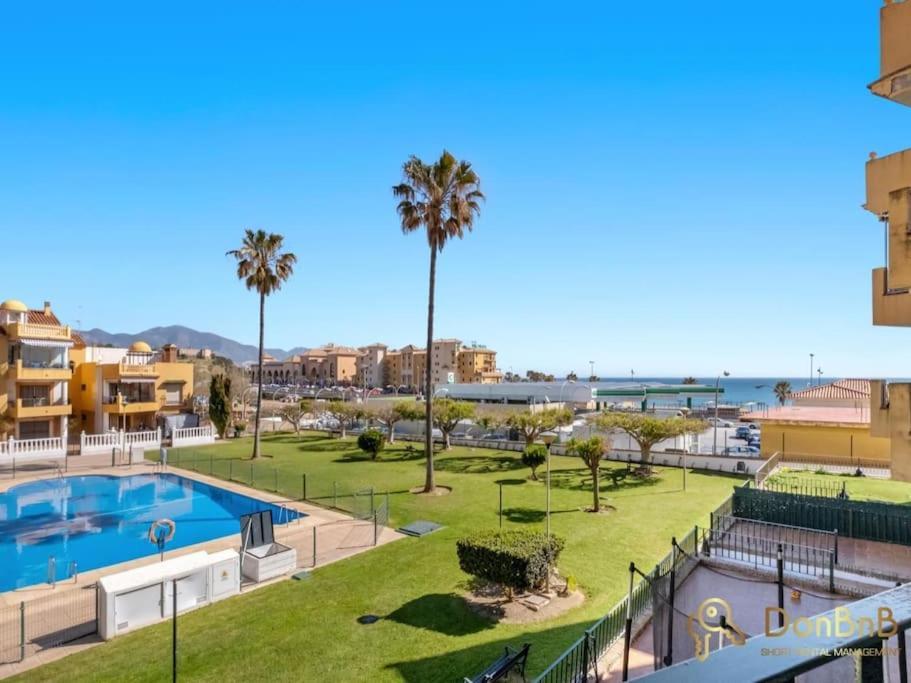 Apartamento Cerca De La Playa En Las Lagunas De Mijas フエンヒロラ エクステリア 写真