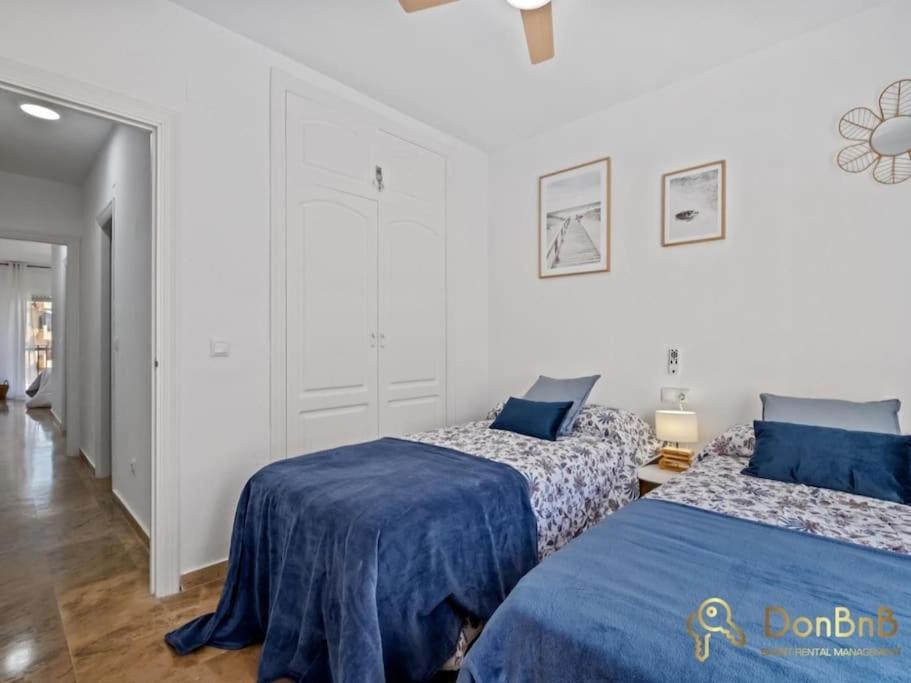 Apartamento Cerca De La Playa En Las Lagunas De Mijas フエンヒロラ エクステリア 写真