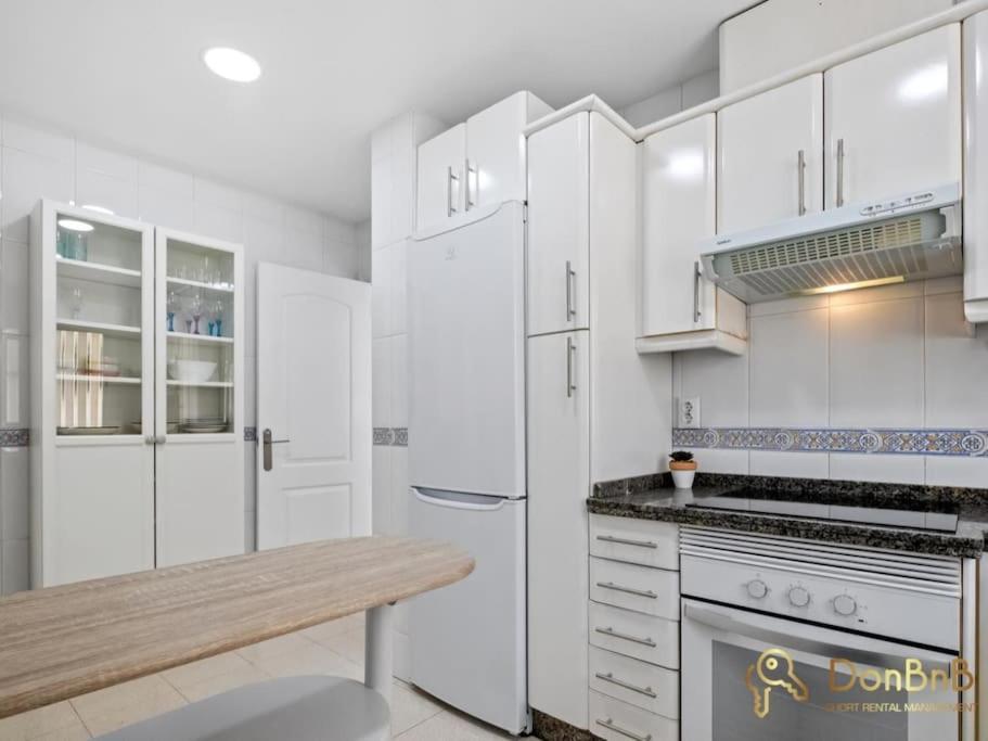Apartamento Cerca De La Playa En Las Lagunas De Mijas フエンヒロラ エクステリア 写真