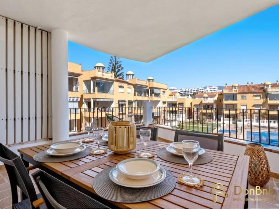 Apartamento Cerca De La Playa En Las Lagunas De Mijas フエンヒロラ エクステリア 写真