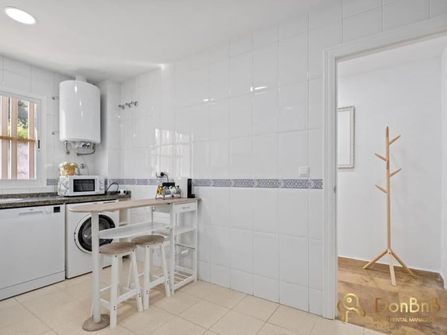 Apartamento Cerca De La Playa En Las Lagunas De Mijas フエンヒロラ エクステリア 写真