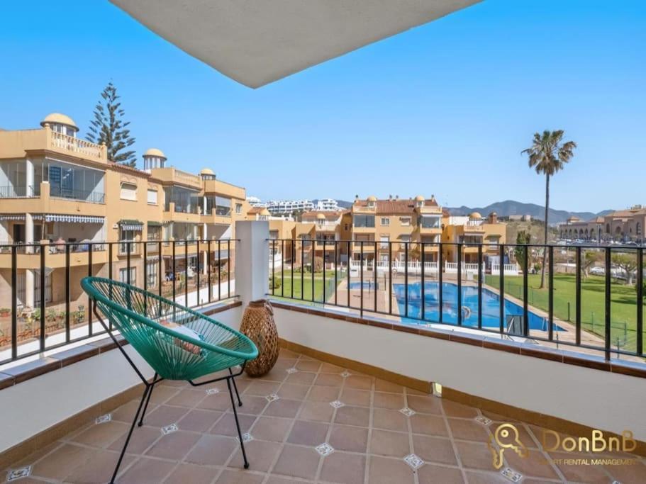 Apartamento Cerca De La Playa En Las Lagunas De Mijas フエンヒロラ エクステリア 写真