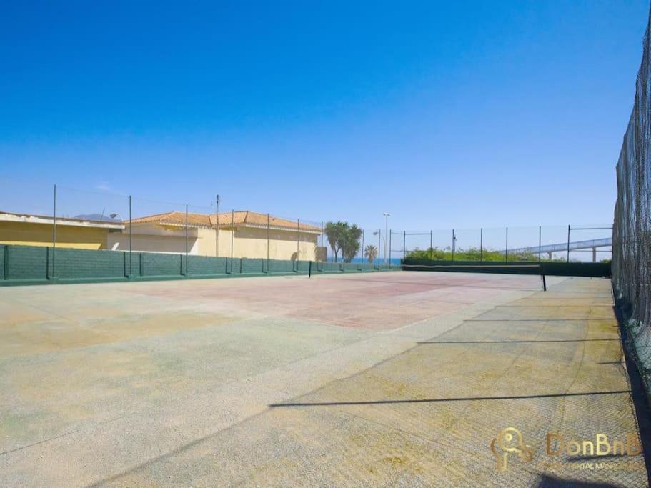 Apartamento Cerca De La Playa En Las Lagunas De Mijas フエンヒロラ エクステリア 写真